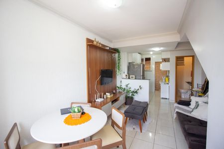 Sala de casa de condomínio à venda com 2 quartos, 65m² em Parque Xangri-lá, Contagem