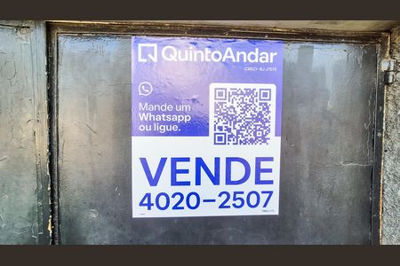 Casa à venda com 200m², 2 quartos e 2 vagas Casa à venda com 200m², 2 quartos e 2 vagasAdesivo grande