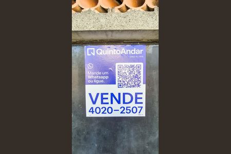 Casa à venda com 200m², 2 quartos e 2 vagas Casa à venda com 200m², 2 quartos e 2 vagasAdesivo grande