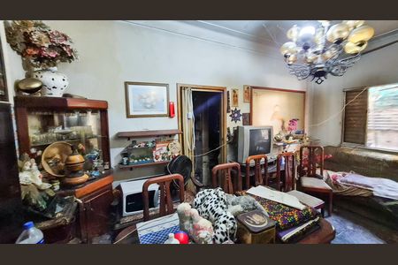 Casa à venda com 200m², 2 quartos e 2 vagas Casa à venda com 200m², 2 quartos e 2 vagasSala