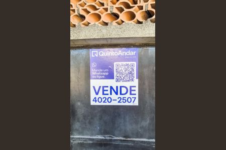 Casa à venda com 200m², 2 quartos e 2 vagas Casa à venda com 200m², 2 quartos e 2 vagasAdesivo grande