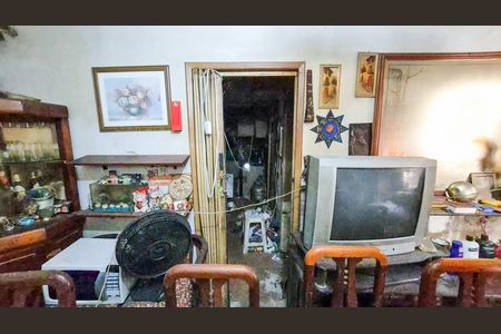 Casa à venda com 200m², 2 quartos e 2 vagas Casa à venda com 200m², 2 quartos e 2 vagasAcesso a outros cômodos