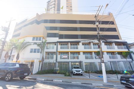 Studio para alugar com 28m², 1 quarto e 1 vaga Studio para alugar com 28m², 1 quarto e 1 vagaFachada