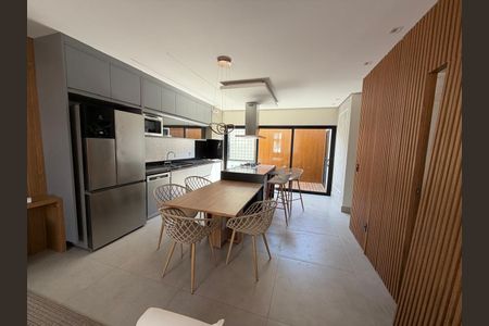 Casa à venda com 130m², 3 quartos e sem vaga Casa à venda com 130m², 3 quartos e sem vagaCozinha