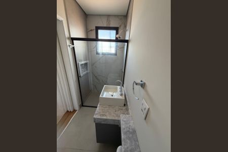 Casa à venda com 130m², 3 quartos e sem vaga Casa à venda com 130m², 3 quartos e sem vagaBanheiro