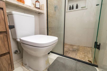 Apartamento para alugar com 60m², 2 quartos e 1 vaga Apartamento para alugar com 60m², 2 quartos e 1 vagaBanheiro