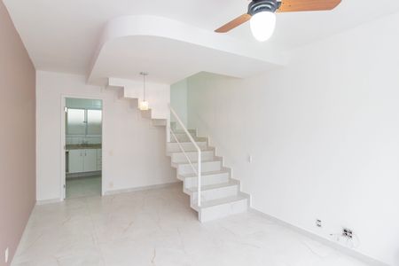 Casa de condomínio para alugar com 69m², 2 quartos e 1 vaga Casa de condomínio para alugar com 69m², 2 quartos e 1 vagaSala