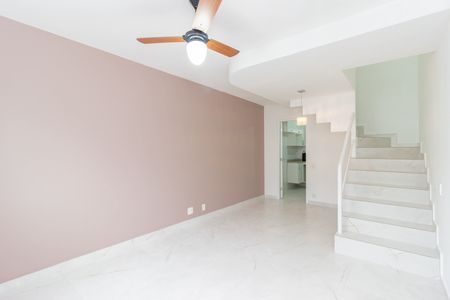 Casa de condomínio para alugar com 69m², 2 quartos e 1 vaga Casa de condomínio para alugar com 69m², 2 quartos e 1 vagaSala