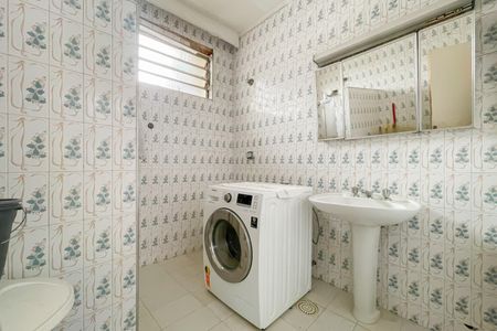 Casa à venda com 410m², 3 quartos e 5 vagas Casa à venda com 410m², 3 quartos e 5 vagasBanheiro 3