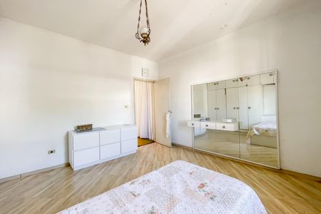 Casa à venda com 410m², 3 quartos e 5 vagas Casa à venda com 410m², 3 quartos e 5 vagasQuarto 2