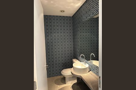 Banheiro de apartamento à venda com 1 quarto, 92m² em Itaim Bibi, São Paulo