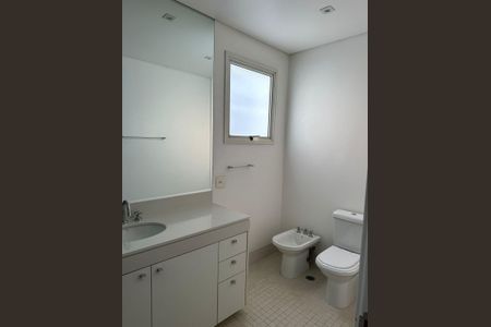 Banheiro de apartamento à venda com 1 quarto, 92m² em Itaim Bibi, São Paulo