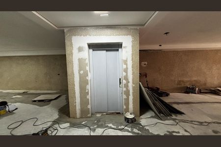 Apartamento à venda com 140m², 2 quartos e 2 vagas Apartamento à venda com 140m², 2 quartos e 2 vagasElevador