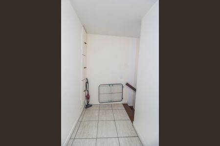Casa para alugar com 247m², 4 quartos e 3 vagas Casa para alugar com 247m², 4 quartos e 3 vagasEscada