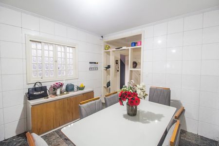 Casa para alugar com 247m², 4 quartos e 3 vagas Casa para alugar com 247m², 4 quartos e 3 vagasSala
