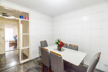 Casa para alugar com 247m², 4 quartos e 3 vagas Casa para alugar com 247m², 4 quartos e 3 vagasSala