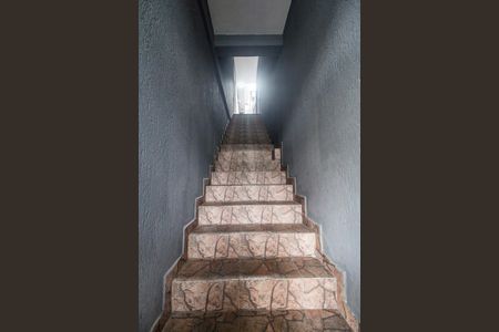 Casa para alugar com 247m², 4 quartos e 3 vagas Casa para alugar com 247m², 4 quartos e 3 vagasEscada