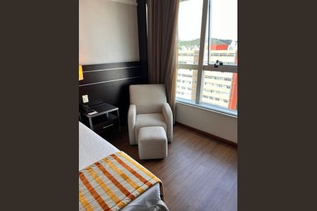 Sala de kitnet/studio para alugar com 1 quarto, 28m² em Serra, Belo Horizonte