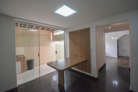 Casa para alugar com 180m², 3 quartos e 2 vagas Casa para alugar com 180m², 3 quartos e 2 vagasCozinha