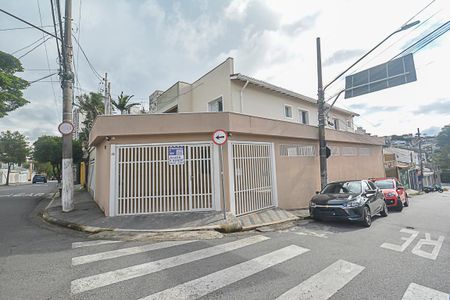 Casa para alugar com 180m², 3 quartos e 2 vagas Casa para alugar com 180m², 3 quartos e 2 vagasFachada