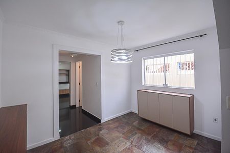 Casa para alugar com 180m², 3 quartos e 2 vagas Casa para alugar com 180m², 3 quartos e 2 vagasCopa