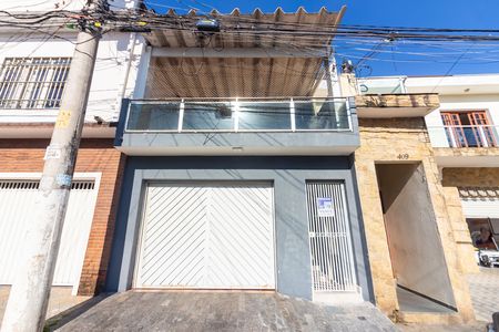 Casa à venda com 155m², 2 quartos e 2 vagas Casa à venda com 155m², 2 quartos e 2 vagasFachada