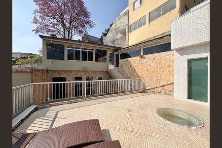 Casa para alugar com 250m², 3 quartos e 4 vagas Casa para alugar com 250m², 3 quartos e 4 vagasÁrea externa