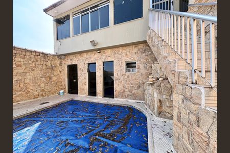 Casa para alugar com 250m², 3 quartos e 4 vagas Casa para alugar com 250m², 3 quartos e 4 vagasPiscina