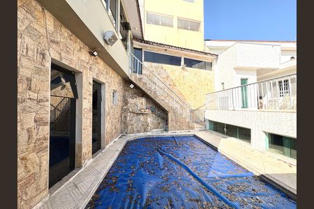 Casa para alugar com 250m², 3 quartos e 4 vagas Casa para alugar com 250m², 3 quartos e 4 vagasPiscina