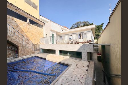 Casa para alugar com 250m², 3 quartos e 4 vagas Casa para alugar com 250m², 3 quartos e 4 vagasPiscina