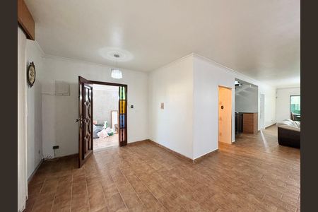 Casa para alugar com 250m², 3 quartos e 4 vagas Casa para alugar com 250m², 3 quartos e 4 vagasSala