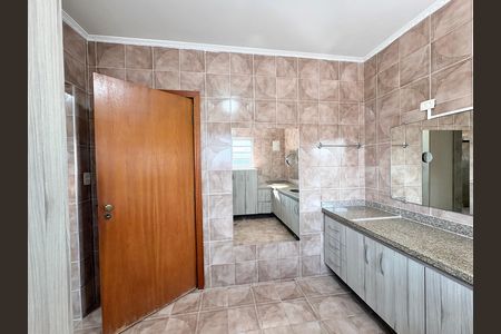 Casa para alugar com 250m², 3 quartos e 4 vagas Casa para alugar com 250m², 3 quartos e 4 vagasBanheiro da Suíte