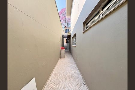 Casa para alugar com 250m², 3 quartos e 4 vagas Casa para alugar com 250m², 3 quartos e 4 vagasCorredor lateral