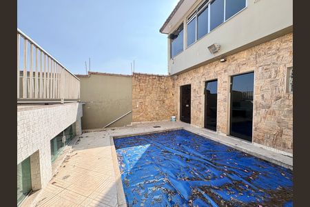 Casa para alugar com 250m², 3 quartos e 4 vagas Casa para alugar com 250m², 3 quartos e 4 vagasPiscina