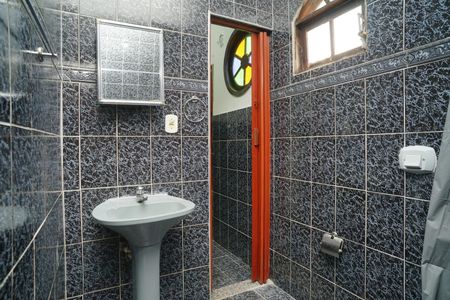 Casa para alugar com 100m², 2 quartos e 2 vagas Casa para alugar com 100m², 2 quartos e 2 vagasBanheiro de serviço