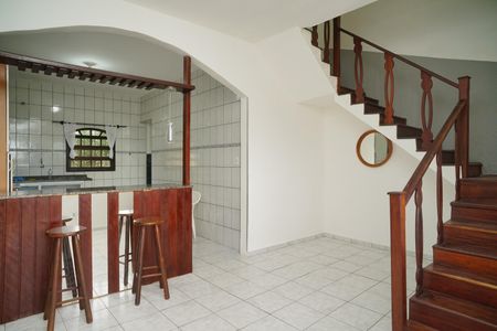 Sala de casa para alugar com 2 quartos, 100m² em Jacaroá, Maricá