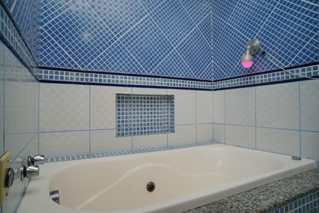 Casa para alugar com 100m², 2 quartos e 2 vagas Casa para alugar com 100m², 2 quartos e 2 vagasBanheiro da Suíte
