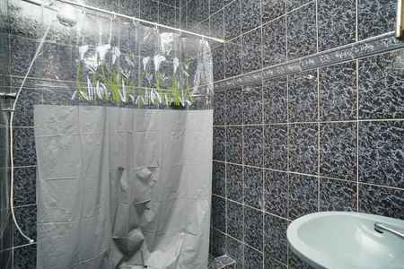 Casa para alugar com 100m², 2 quartos e 2 vagas Casa para alugar com 100m², 2 quartos e 2 vagasBanheiro de serviço