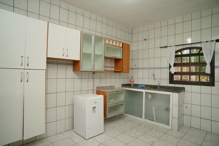 Cozinha de casa para alugar com 2 quartos, 100m² em Jacaroá, Maricá