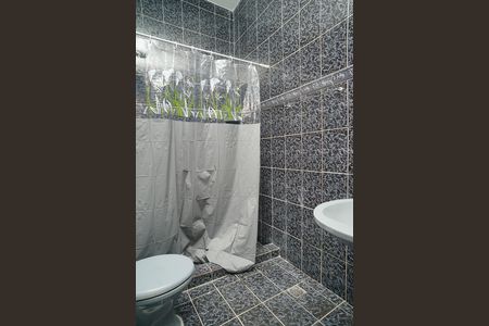Casa para alugar com 100m², 2 quartos e 2 vagas Casa para alugar com 100m², 2 quartos e 2 vagasBanheiro de serviço
