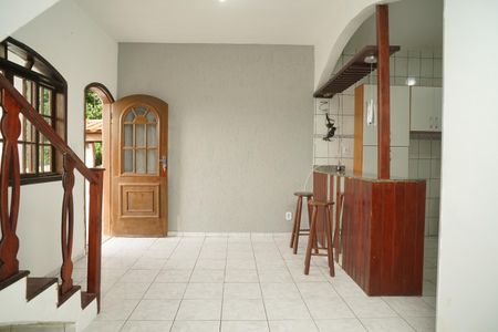 Casa para alugar com 100m², 2 quartos e 2 vagas Casa para alugar com 100m², 2 quartos e 2 vagasSala