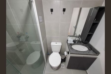 Banheiro  de apartamento para alugar com 1 quarto, 27m² em Centro, Rio de Janeiro