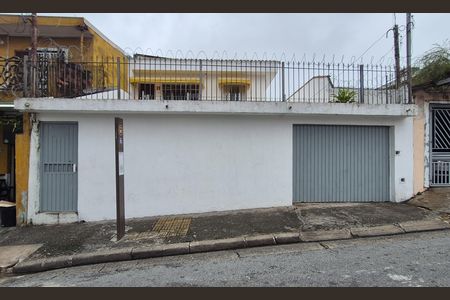Casa para alugar com 240m², 3 quartos e 6 vagas Casa para alugar com 240m², 3 quartos e 6 vagasFachada