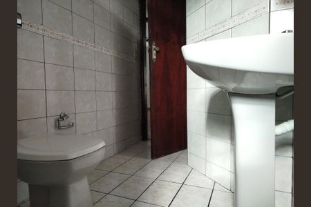 Casa para alugar com 170m², 3 quartos e 1 vaga Casa para alugar com 170m², 3 quartos e 1 vagaBanheiro 2