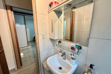 Banheiro  de apartamento à venda com 2 quartos, 49m² em Vila Sílvia, São Paulo