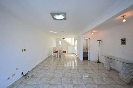 Casa para alugar com 3 quartos, 230m² em Parque Monte Alegre, Taboão da Serra