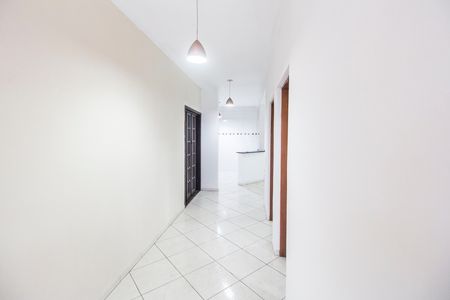 Entrada de casa para alugar com 2 quartos, 70m² em Conj. Hab. Pres. Castelo Branco, Carapicuíba