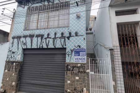 Casa à venda com 195m², 2 quartos e 1 vaga Casa à venda com 195m², 2 quartos e 1 vagaFachada / Placa