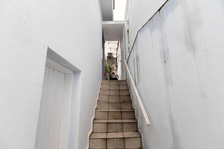 Casa à venda com 195m², 2 quartos e 1 vaga Casa à venda com 195m², 2 quartos e 1 vagaEscada