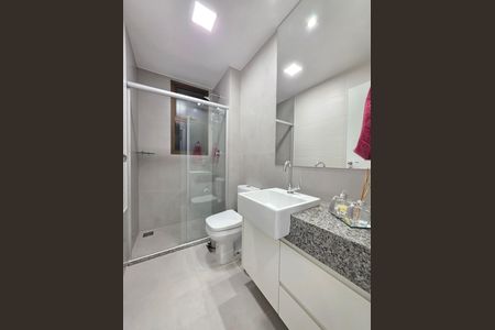 Apartamento à venda com 64m², 2 quartos e 2 vagas Apartamento à venda com 64m², 2 quartos e 2 vagasBanheiro da Suíte